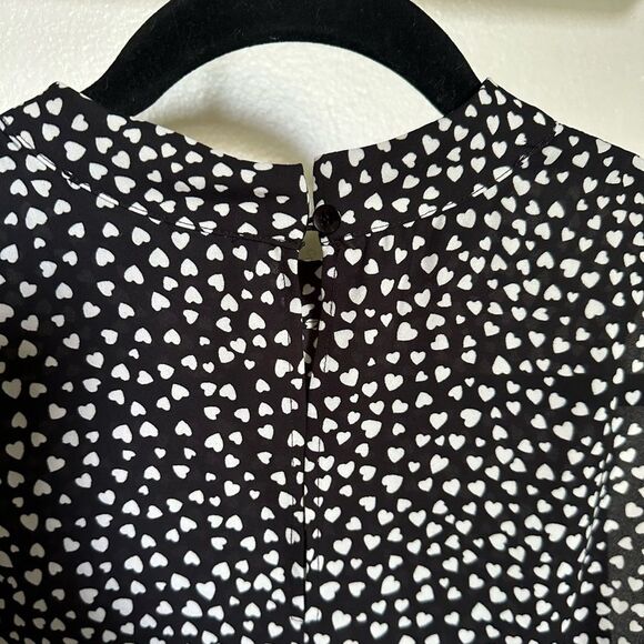 Sleeveless Blouse Top size Medium - Heart Prints - Picture 3 of 4